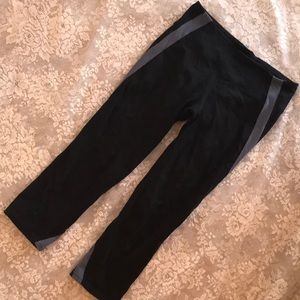 Gap BODYFIT Gray and Black Skinny Capri high Waisted leggings Pants